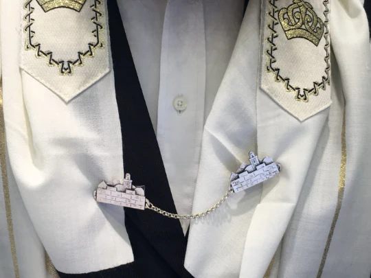 Silver Jerusalem Skyline Tallit Clip - Image 4