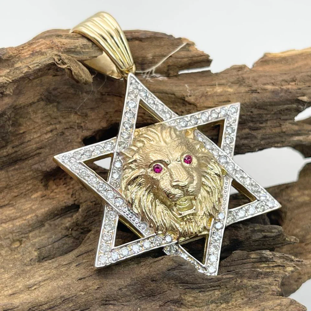 Star of David with Lion of Judah Pendant For Men in 14K Gold with Diamonds & Rubies - Image 4